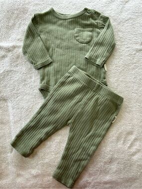 3/$18 Ribbed Sage Green 2 piece Rabbit Bear Organic Cotton 0-3 months